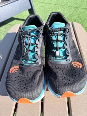 Men’s Topo Athletic Specter 5mm Drop Size 12 with Black & Teal  & Orange Accents